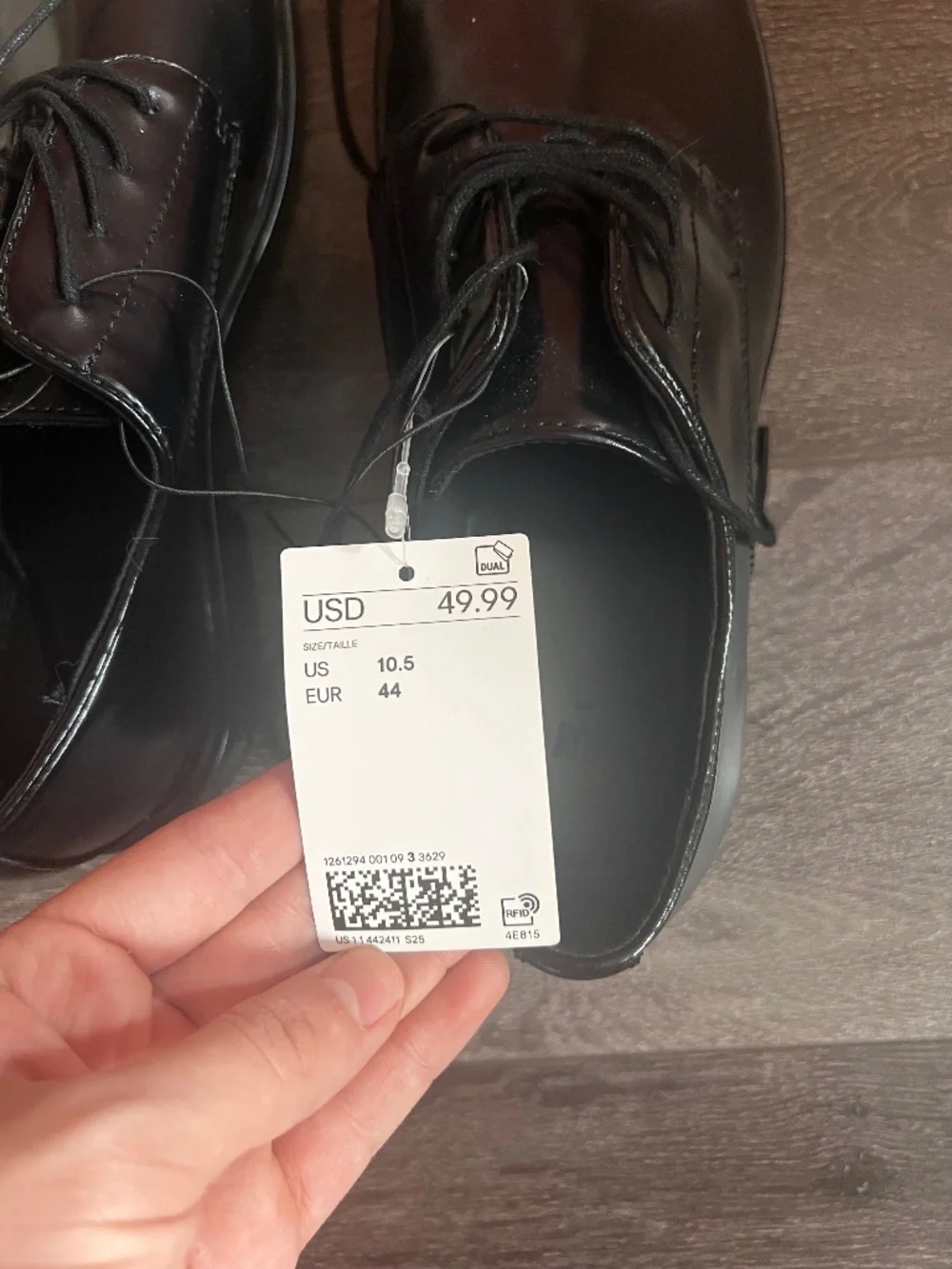H&M Men’s size 10.5 black dress shoes.